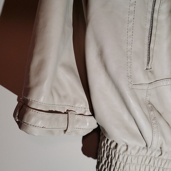 Jacket - Picture 2 of 4